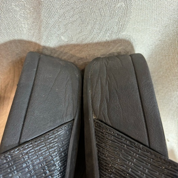 VIONIC Sz 8 Rio Lizard Pattern Velcro Closure Straps Slip On Slides Sandals - Picture 5 of 9